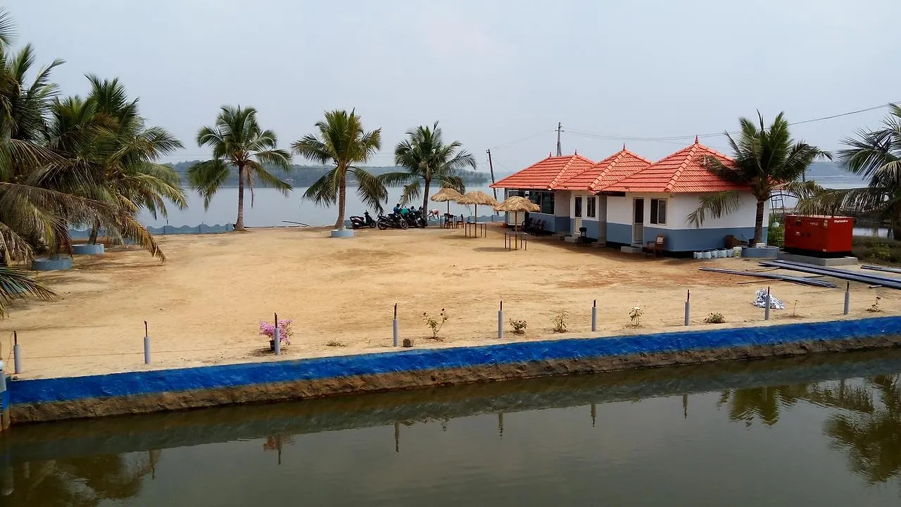Resort Munroe Drive Inn Island Kollam
